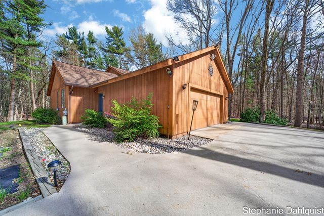 848 Scenic Drive, Muskegon, MI 49445