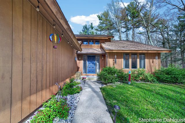 848 Scenic Drive, Muskegon, MI 49445