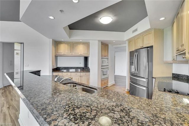 1060 Borhese LN # 2001, Naples, FL 34114