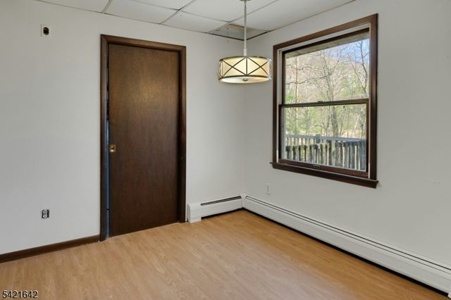 24 Deerhaven Ln, Jefferson Twp., NJ 07435