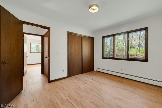 24 Deerhaven Ln, Jefferson Twp., NJ 07435