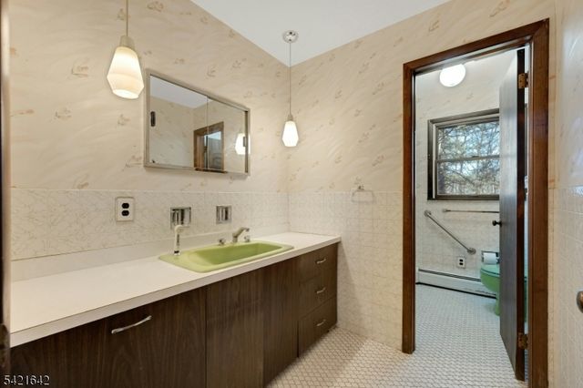 24 Deerhaven Ln, Jefferson Twp., NJ 07435