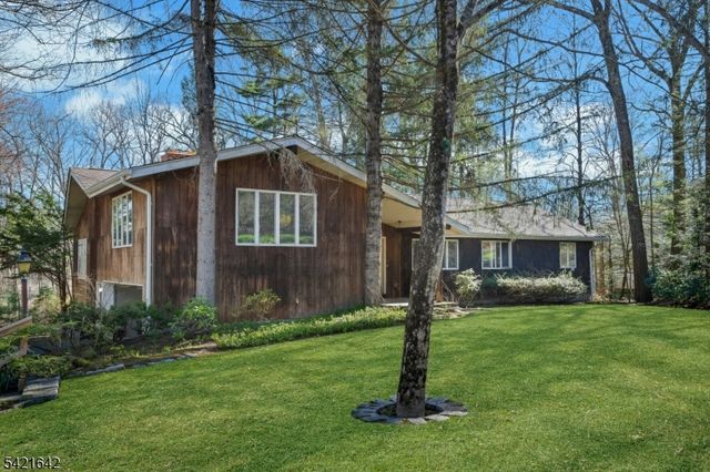 24 Deerhaven Ln, Jefferson Twp., NJ 07435