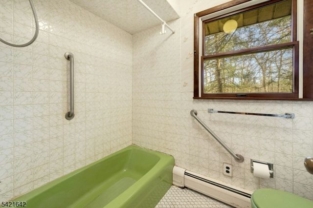 24 Deerhaven Ln, Jefferson Twp., NJ 07435