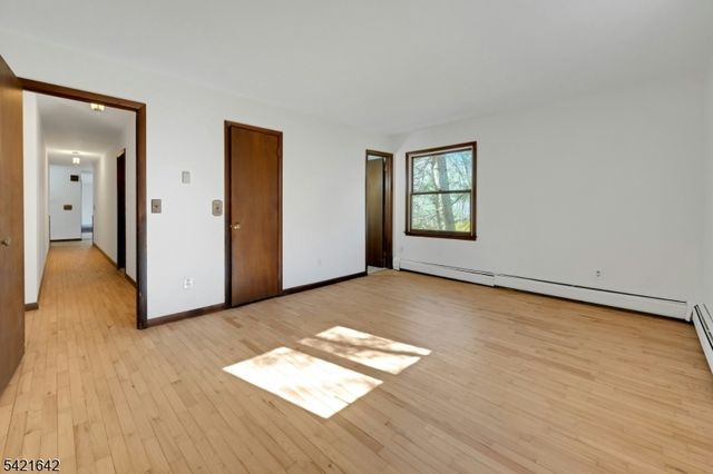 24 Deerhaven Ln, Jefferson Twp., NJ 07435