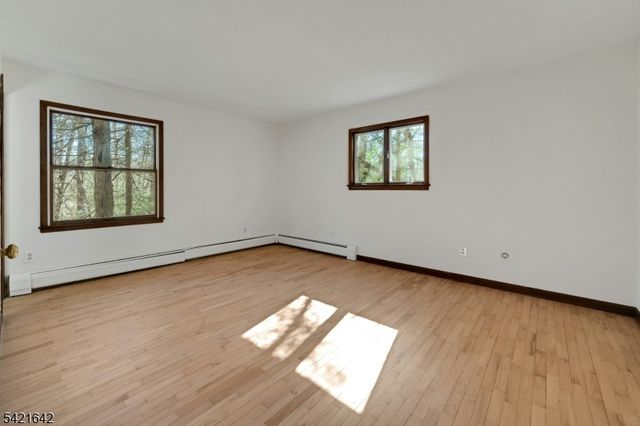 24 Deerhaven Ln, Jefferson Twp., NJ 07435