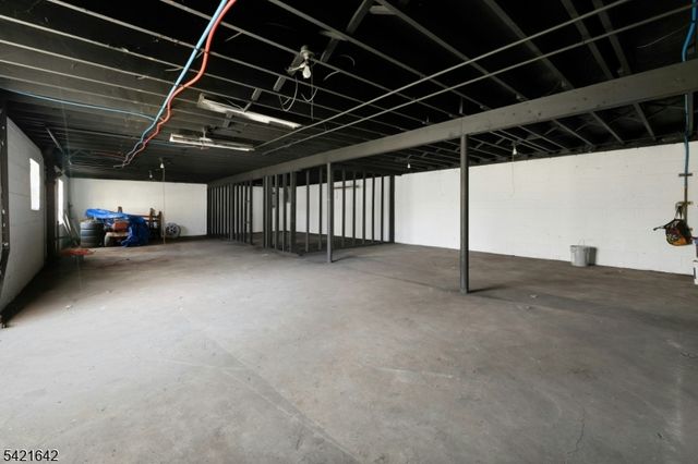 24 Deerhaven Ln, Jefferson Twp., NJ 07435