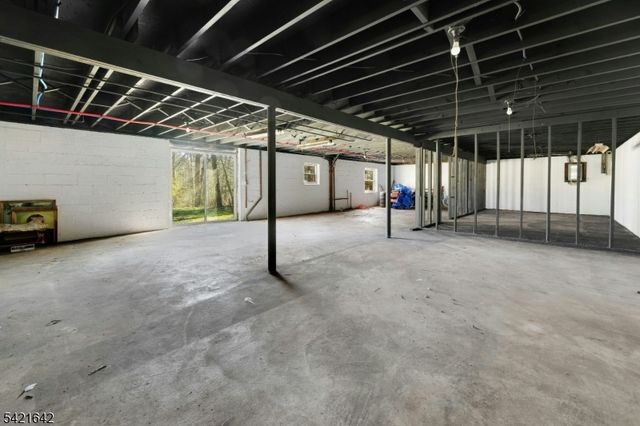 24 Deerhaven Ln, Jefferson Twp., NJ 07435