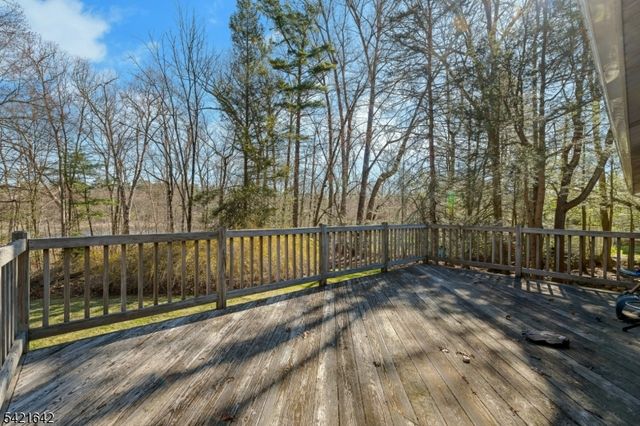 24 Deerhaven Ln, Jefferson Twp., NJ 07435