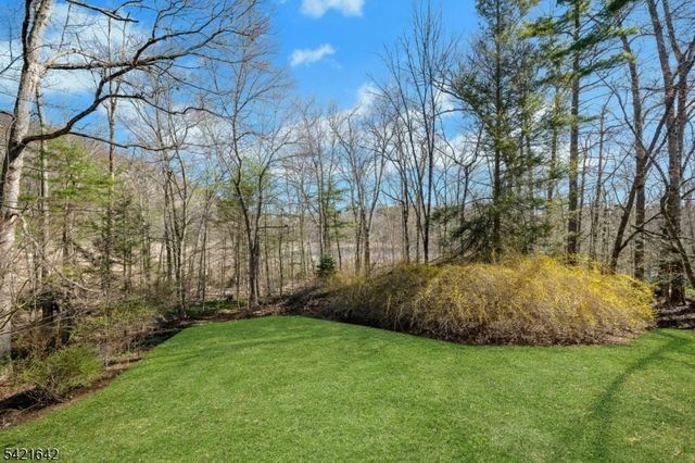 24 Deerhaven Ln, Jefferson Twp., NJ 07435