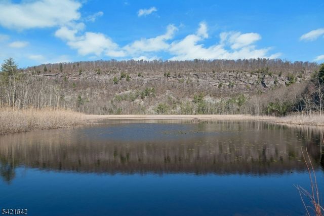 24 Deerhaven Ln, Jefferson Twp., NJ 07435