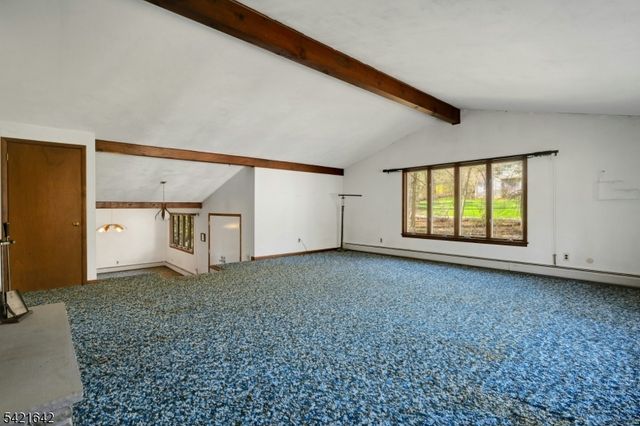 24 Deerhaven Ln, Jefferson Twp., NJ 07435