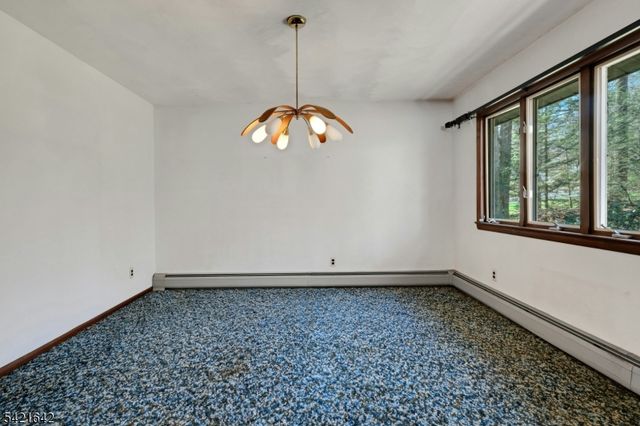 24 Deerhaven Ln, Jefferson Twp., NJ 07435