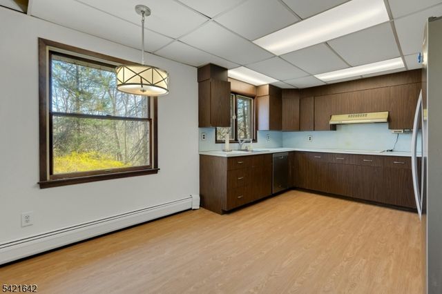 24 Deerhaven Ln, Jefferson Twp., NJ 07435