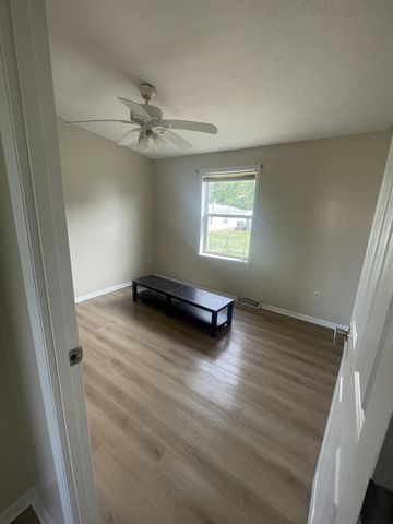 105 Southpark Cir, Gallatin, TN 37066