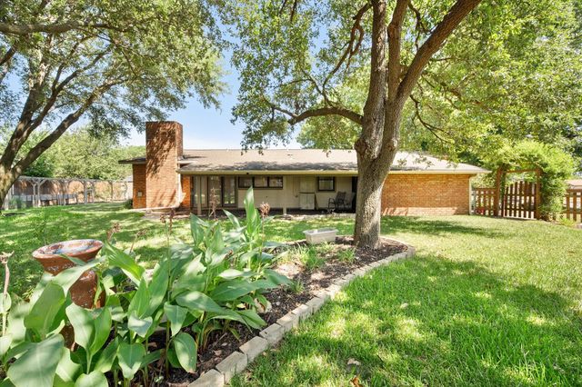 7520 Weatherwood Court, Fort Worth, TX 76133