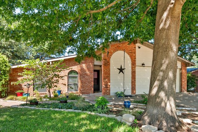 7520 Weatherwood Court, Fort Worth, TX 76133