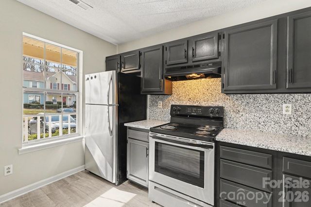 6227 Windsor Gate Lane, Charlotte, NC 28215