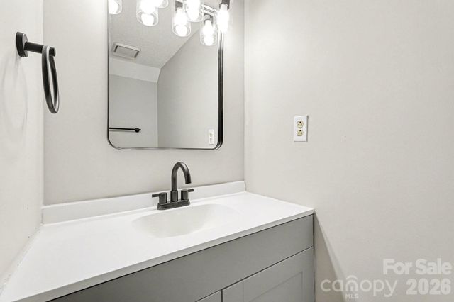 6227 Windsor Gate Lane, Charlotte, NC 28215