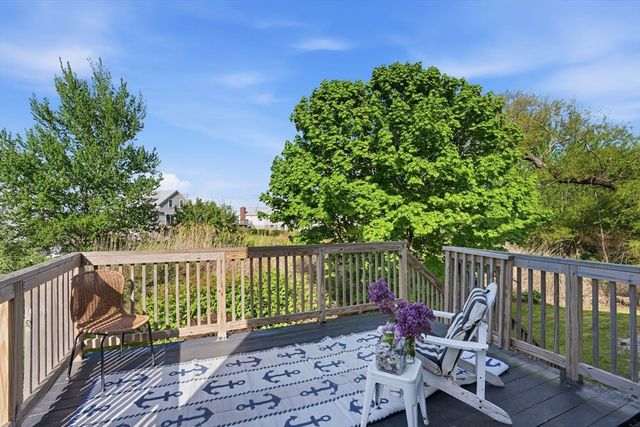 42 Duck Ln, Hull, MA 02045