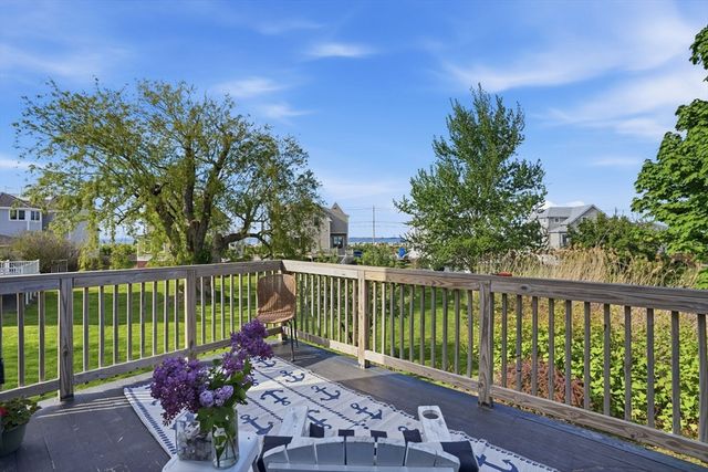 42 Duck Ln, Hull, MA 02045