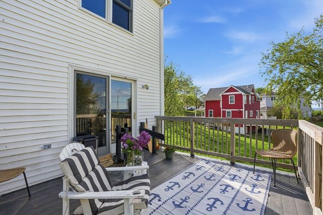 42 Duck Ln, Hull, MA 02045