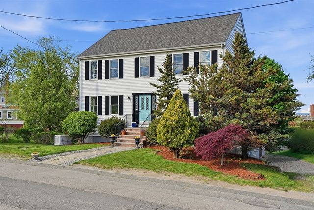 42 Duck Ln, Hull, MA 02045