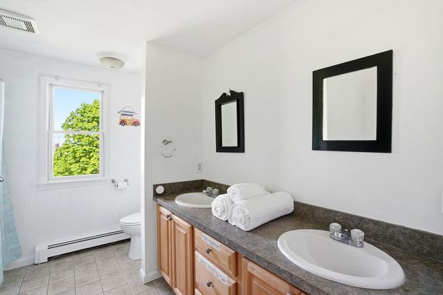 42 Duck Ln, Hull, MA 02045