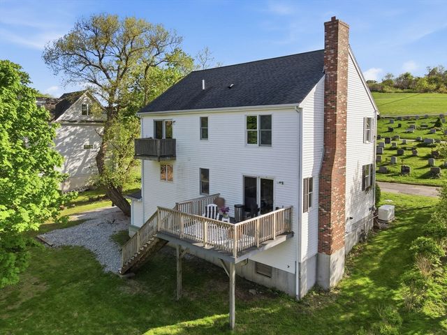 42 Duck Ln, Hull, MA 02045