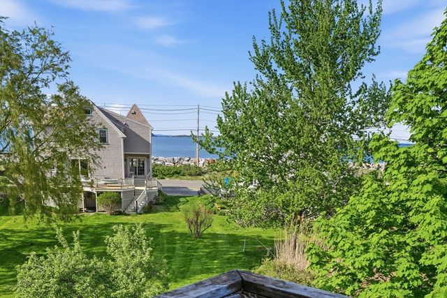 42 Duck Ln, Hull, MA 02045