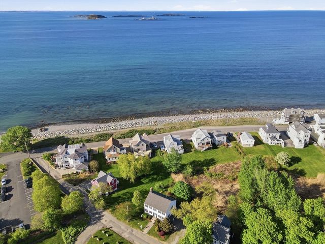 42 Duck Ln, Hull, MA 02045