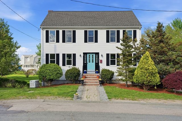 42 Duck Ln, Hull, MA 02045