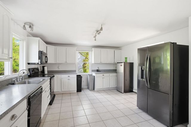 42 Duck Ln, Hull, MA 02045