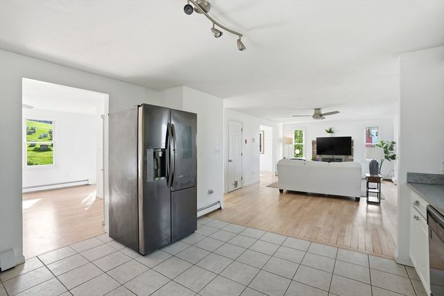 42 Duck Ln, Hull, MA 02045