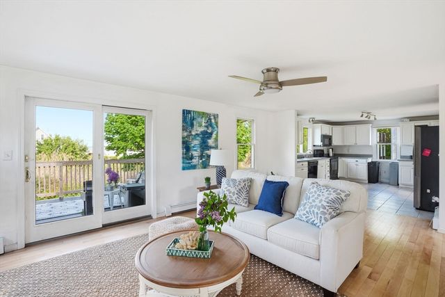 42 Duck Ln, Hull, MA 02045