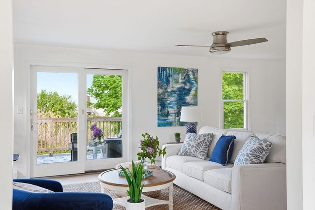 42 Duck Ln, Hull, MA 02045
