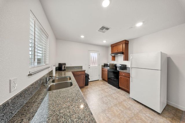 785 Dean Ct, Merced, CA 95341