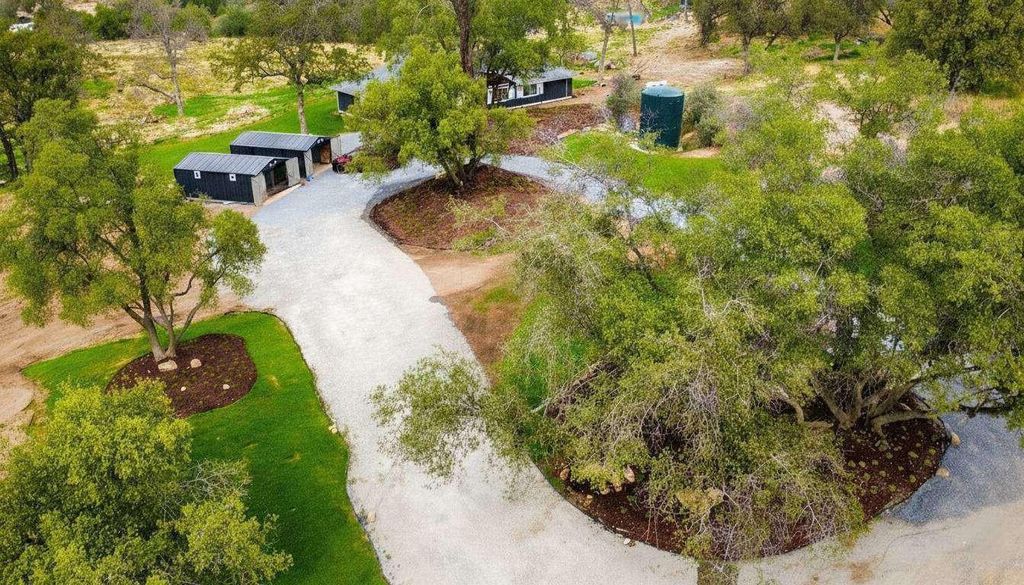 Image 8 of property listing at 23224 Granite Creek Lane, Clovis, CA 93619