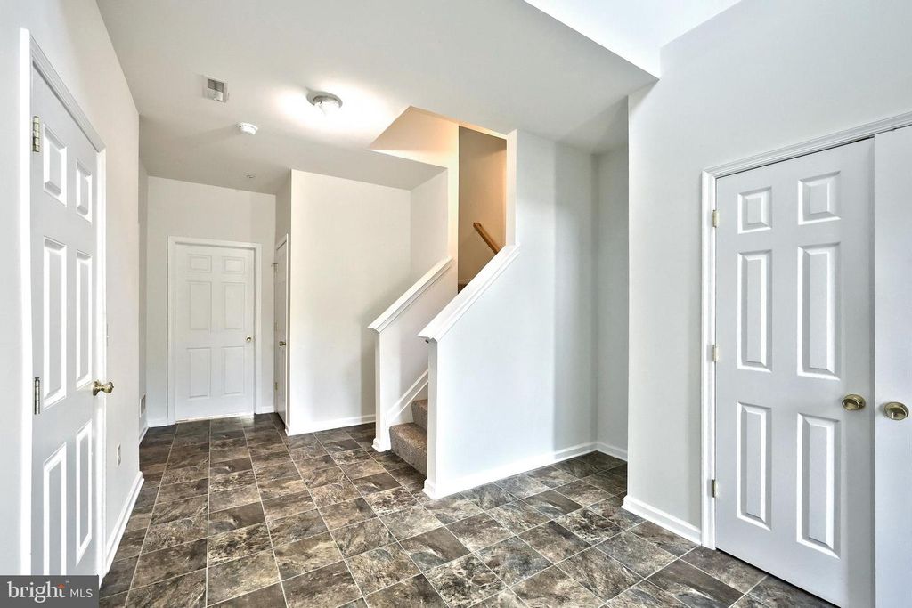 2302 SUNNY HILL CIR #2302, York, PA 17406