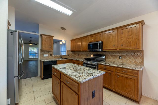 2604 Hutton LN, Leander, TX 78641