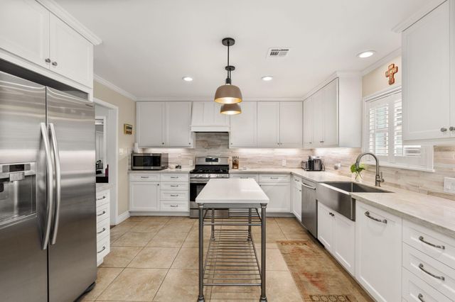 9605 Cedardale Drive, Houston, TX 77055