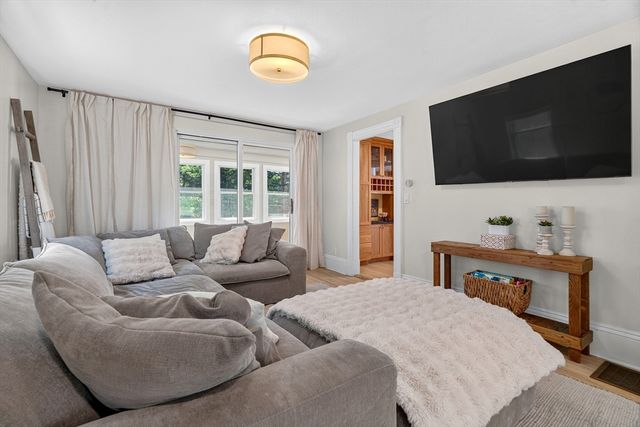 11 Crescent St, Stow, MA 01175