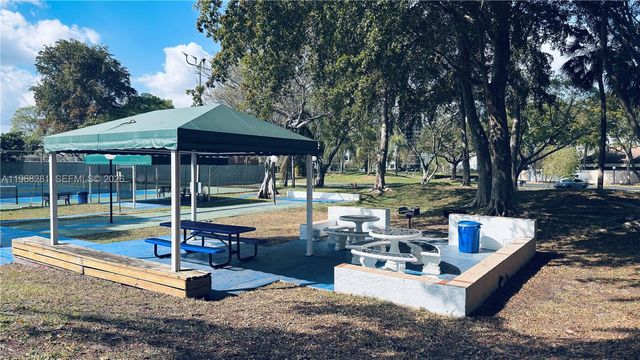 2326 S Cypress Bend Dr 221, Pompano Beach, FL 33069