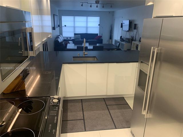 2326 S Cypress Bend Dr 221, Pompano Beach, FL 33069