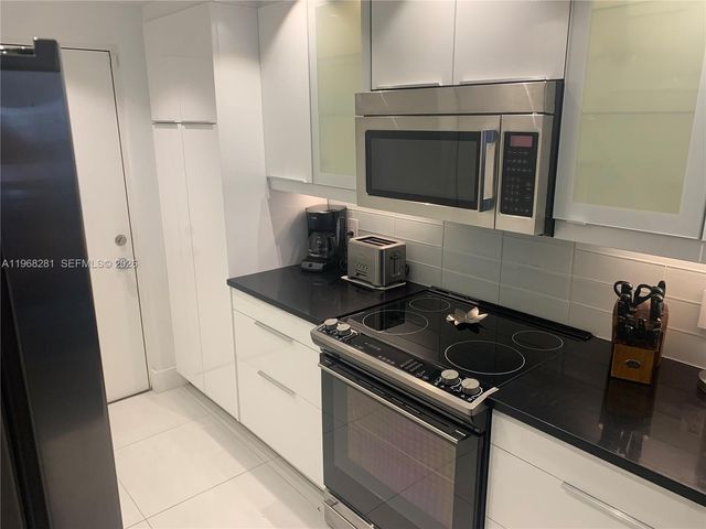 2326 S Cypress Bend Dr 221, Pompano Beach, FL 33069