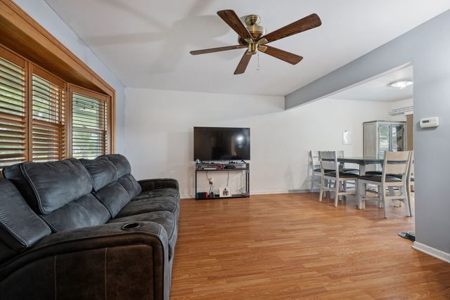 204 Pfaff Drive, Frankfort, IL 60423