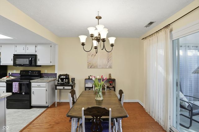 7553 Farm View Circle E, Indianapolis, IN 46256