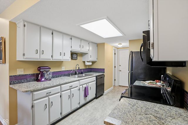 7553 Farm View Circle E, Indianapolis, IN 46256