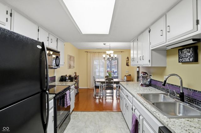 7553 Farm View Circle E, Indianapolis, IN 46256