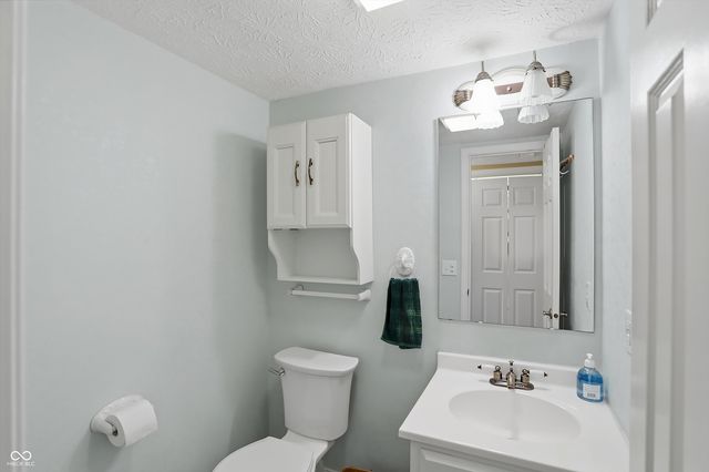 7553 Farm View Circle E, Indianapolis, IN 46256